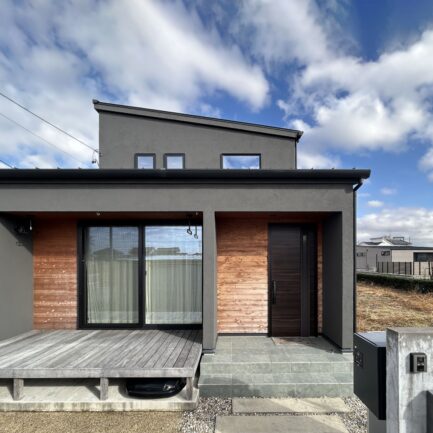 【築浅中古戸建】中央区白羽町　3800万円（木造２階建｜3LDK+S｜土地61.38坪、建物32.18坪）