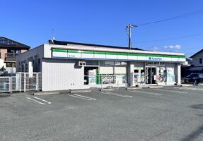 ファミリーマート豊川平尾店290m