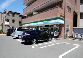 ファミリーマート浜松中央3丁目店徒歩4分