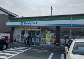 ファミリーマート豊橋旭店まで　徒歩5分